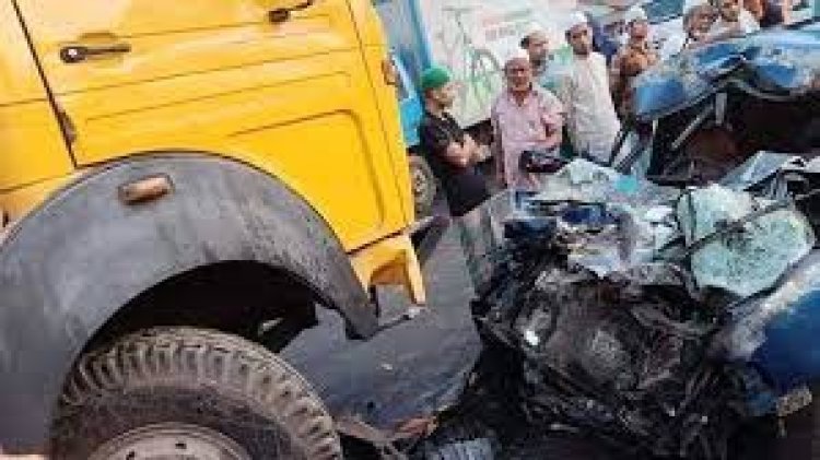 মিরসরাইয়ে ট্রাকের পেছনে গ্রিনলাইনের ধাক্কায় বাসচালক নিহত