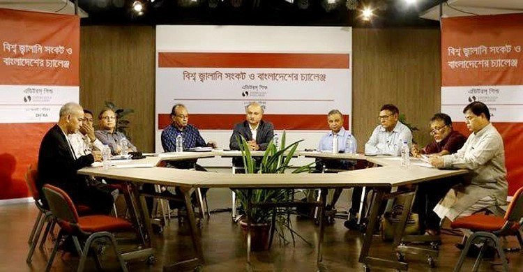 ‘বিশ্ববাজারের সঙ্গে তেলের দাম সমন্বয় রাখা সম্ভব ছিল’