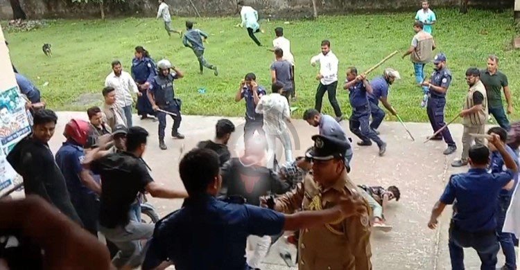 বরগুনায় শোক দিবসের আলোচনায় ছাত্রলীগের দুই গ্রুপের সংঘর্ষ