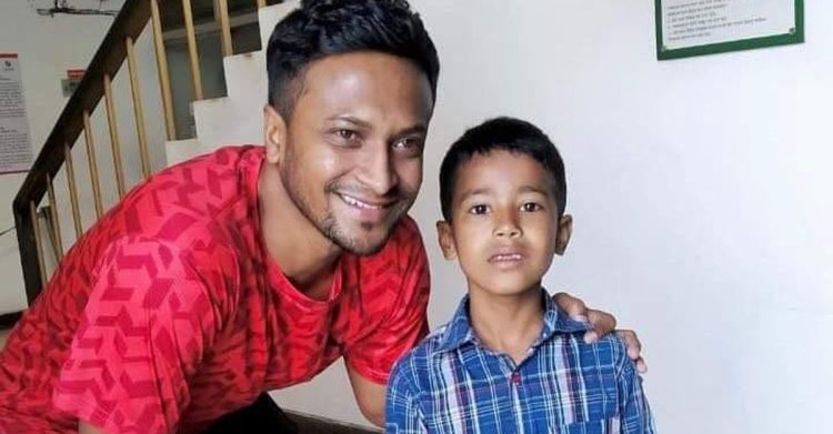 সাকিবের দেখা পেলেন সেই ‘ছোট্ট সাকিব’, পাচ্ছেন জুতা-জার্সি উপহার