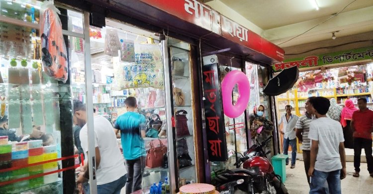 মার্কেটে চুরির অপবাদে যৌন হয়রানির শিকার ছাত্রী, টিসি দিলো স্কুল