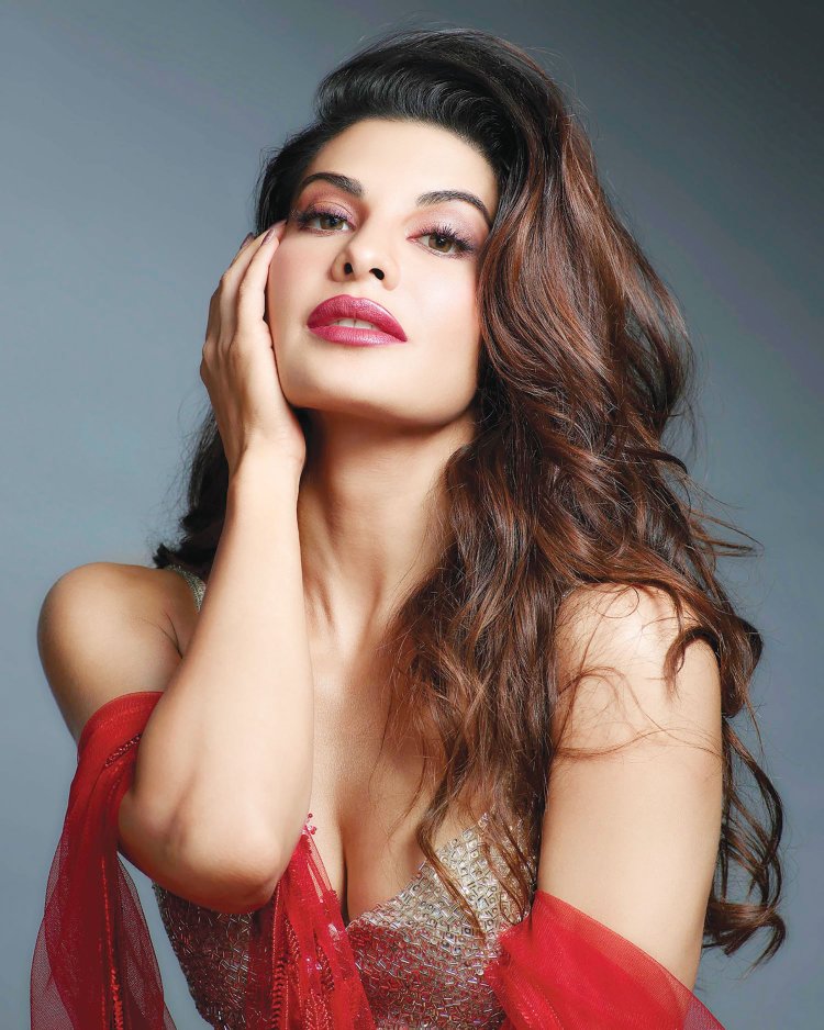 বিদেশি নায়কের প্রেমে জ্যাকুলিন!