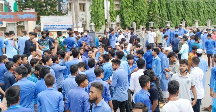 ময়মনসিংহে পলিটেকনিক শিক্ষার্থীদের সড়ক অবরোধ