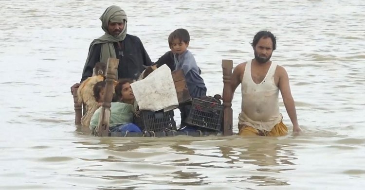 বন্যায় মৃত্যু হাজারের বেশি, আরও বৈশ্বিক সহায়তা চায় পাকিস্তান