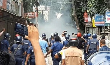 মানিকগঞ্জে বিএনপি-পুলিশের পাল্টাপাল্টি ধাওয়া, টিয়ারশেল নিক্ষেপ