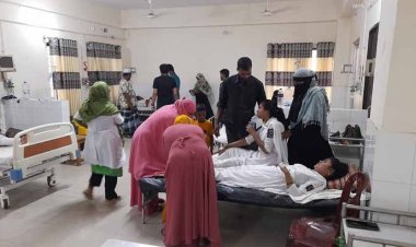 পুলিশের ছোড়া টিয়ারশেল স্কুলে, আহত অর্ধশতাধিক শিক্ষার্থী