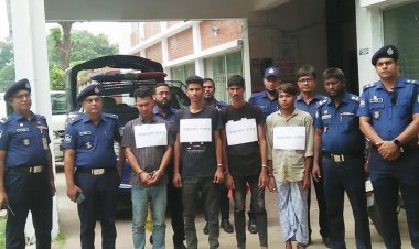 ডিবি পরিচয়ে ট্রাক থামিয়ে ১১ হাজার লিটার তেল লুট, গ্রেফতার ৪