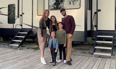  গাড়িতেই ঘর সংসার সাজিয়ে বসেছে ৫ সদস্যের এই পরিবার 