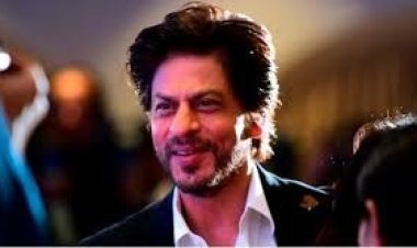 ‘আপনার ঠোঁটে কামড় বসাতে চাই!’, আবদার করে বসলেন মহিলা অনুরাগী, কী উত্তর দিলেন শাহরুখ?