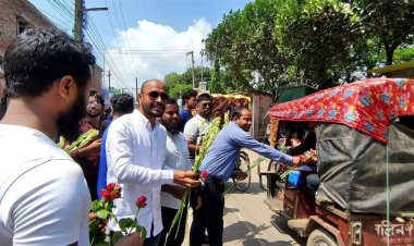 ২০২১-২২ সেশনের কৃষিতে গুচ্ছ ভর্তি পরীক্ষার্থীদের কলম ও ফুল দিয়ে শুভেচ্ছা জানায় বাকৃবি ছাত্রদল