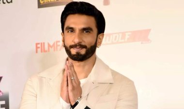  ভক্তের হাতে ‘চড়’ খেলেন রণবীর!