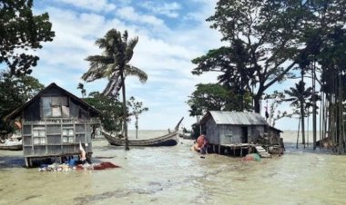 জোয়ারে নিম্নাঞ্চল প্লাবিত, দুর্ভোগ চরমে