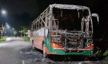 বিআরটিসির বাসে আগুন, অল্পের জন্য রক্ষা পেলেন ঢাবির ৪৬ শিক্ষার্থী