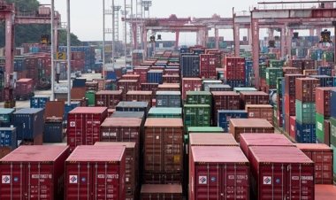 বিশ্ব অর্থনীতি ২০২৩ সালে মন্দার দিকে যাচ্ছে