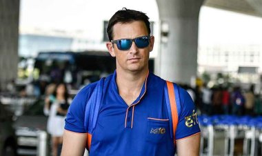 এমআই এমিরেটসের হেড কোচ শেন বন্ড