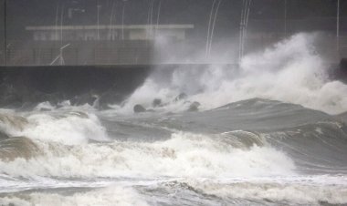 শক্তিশালী টাইফুনের আঘাত, লন্ডভন্ড জাপানের উপকূল