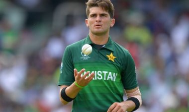 শাহিন আফ্রিদিকে বিশ্বকাপে চান না পাকিস্তানের সাবেক পেসার