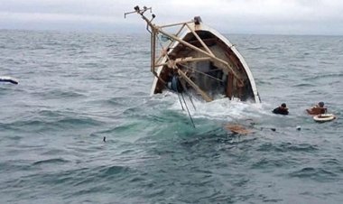 বাল্কহেডের ধাক্কায় বালুবোঝাই নৌকাডুবি, নিখোঁজ ৩