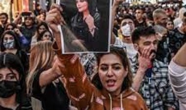  ইরানে বিক্ষোভে নিহত ৭৬, কলকাঠি নাড়ছে ‘পশ্চিমারা’