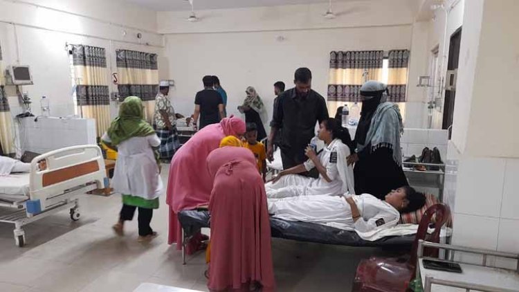 পুলিশের ছোড়া টিয়ারশেল স্কুলে, আহত অর্ধশতাধিক শিক্ষার্থী