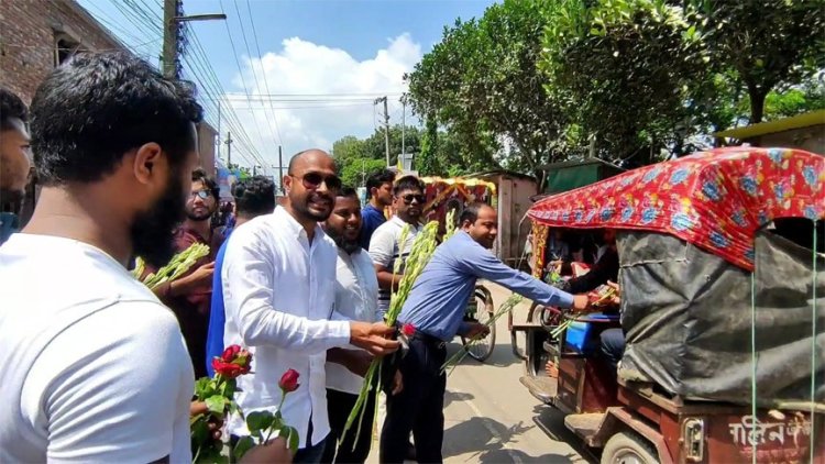 ২০২১-২২ সেশনের কৃষিতে গুচ্ছ ভর্তি পরীক্ষার্থীদের কলম ও ফুল দিয়ে শুভেচ্ছা জানায় বাকৃবি ছাত্রদল