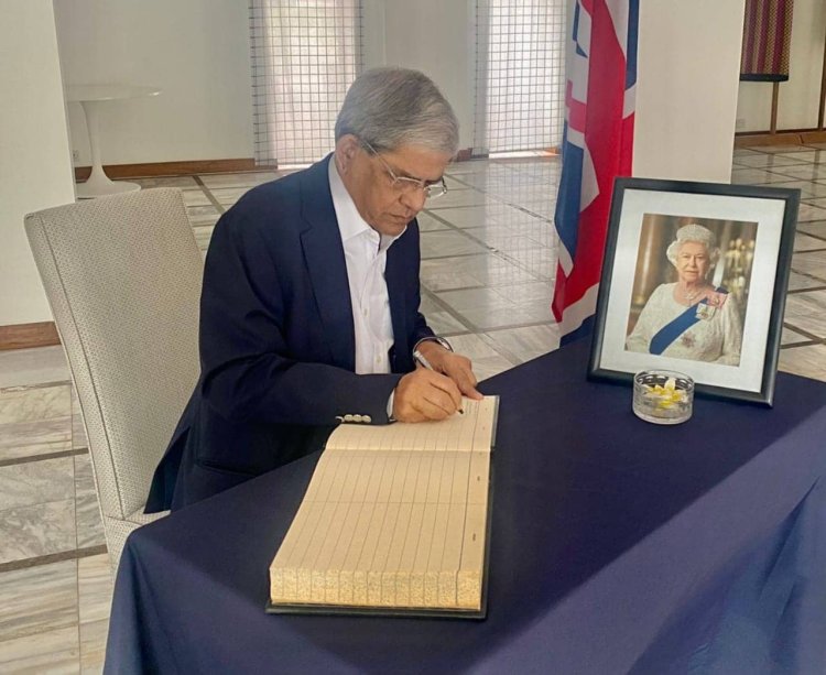 রানী দ্বিতীয় এলিজাবেথের মৃত্যুতে শোক বইয়ে বিএনপির স্বাক্ষর ও শোক বানী হস্তান্তর