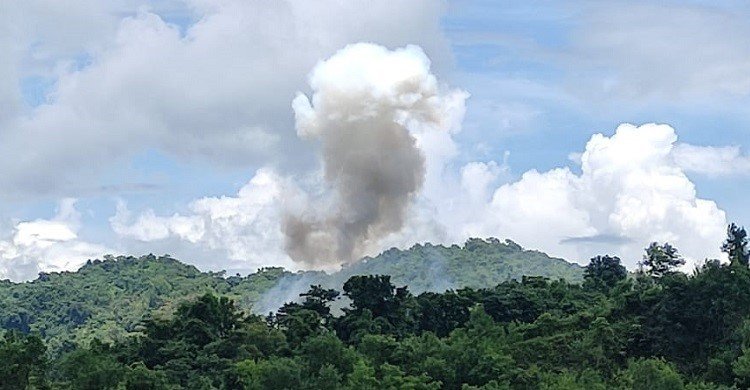 সীমান্তে গোলাগুলি চলছেই, অনুপ্রবেশের অপেক্ষায় রোহিঙ্গারা