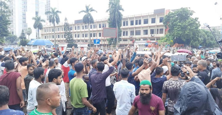 গুলিস্তানে উচ্ছেদ অভিযান শুরু হতেই হকারদের বিক্ষোভ