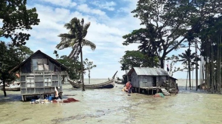 জোয়ারে নিম্নাঞ্চল প্লাবিত, দুর্ভোগ চরমে