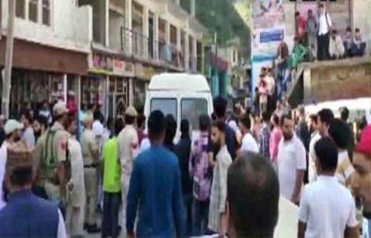 কাশ্মিরে বাস দুর্ঘটনায় নিহত ১১, আহত আরও ২৫