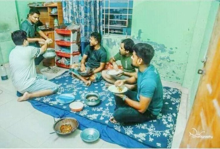 দ্রব্যমূল্যের ঊর্ধ্বগতিতে ‘চিড়েচ্যাপ্টা’ ব্যাচেলররা