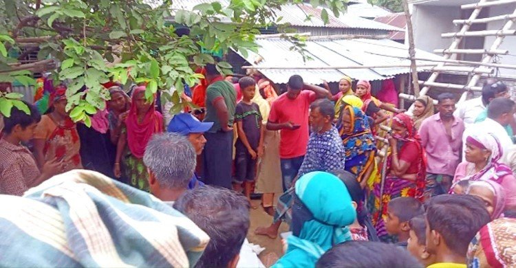 স্ত্রী ছেড়ে চলে যাওয়ায় ঘটককে কুপিয়ে হত্যা