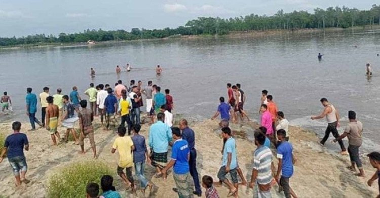 পঞ্চগড়ে নৌকা ডুবে ২৩ জনের মৃত্যু