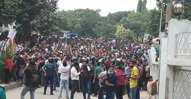 হাজারীবাগে আওয়ামী লীগ-বিএনপির ধাওয়া-পাল্টা ধাওয়া