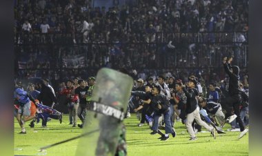 ইন্দোনেশিয়ায় ফুটবল মাঠে দাঙ্গা, পদদলিত হয়ে নিহত ১৭৪