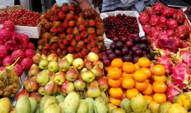 আনারের কেজি ৬৫০ টাকা, অন্য ফলও নাগালের বাইরে