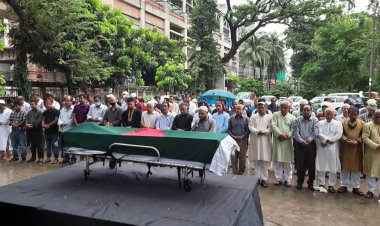 প্রেস ক্লাবে বর্ষীয়ান সাংবাদিক তোয়াব খানের জানাজা অনুষ্ঠিত