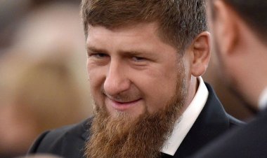 নিজের ৩ কিশোর ছেলেকে ইউক্রেনে যুদ্ধে পাঠানোর ঘোষণা কাদিরভের