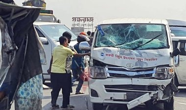 কাচপুরে মাইক্রোবাস-অটোরিকশা সংঘর্ষে নিহত ৫