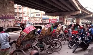 টাকার বিনিময়ে রিকশার দখলে মগবাজার মোড়!
