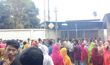 বন্ধ কারখানা খুলে দেওয়ার দাবিতে আশুলিয়ায় শ্রমিকদের বিক্ষোভ
