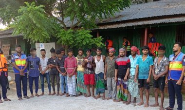 নিষেধাজ্ঞা অমান্য করে ইলিশ ধরায় ১৮ জেলে আটক