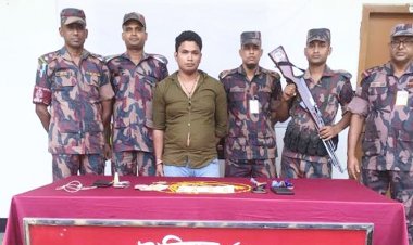  জুতার ভেতর থেকে কোটি টাকার স্বর্ণ উদ্ধার