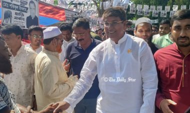 বিধি ভেঙে ভোটকেন্দ্রে সংসদ সদস্য শিমুল