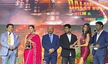 নিউইয়র্কে এবার ঢালিউড অ্যাওয়ার্ড পেলেন ২৭ জন