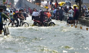  ভারী বৃষ্টিতে জলমগ্ন ব্যাঙ্গালুরু