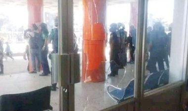 খুলনা রেলস্টেশনে ভাঙচুর: বিএনপির ১৭০ জনের নামে মামলা