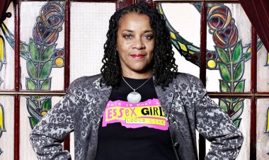  মঞ্চের পেছনে পড়ে অভিনেত্রীর করুণ মৃত্যু