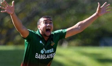 প্রথম দুই বলেই দুই উইকেট নিলেন তাসকিন