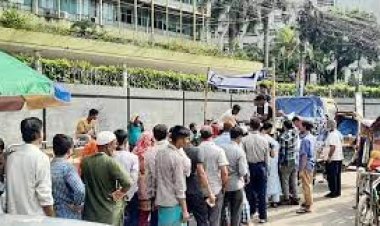 এক কেজি চিনির জন্য ঘণ্টার পর ঘণ্টা অপেক্ষা